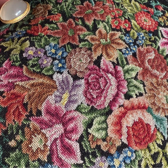 1950s Floral Embroidered Clutch - Picture 8 of 10